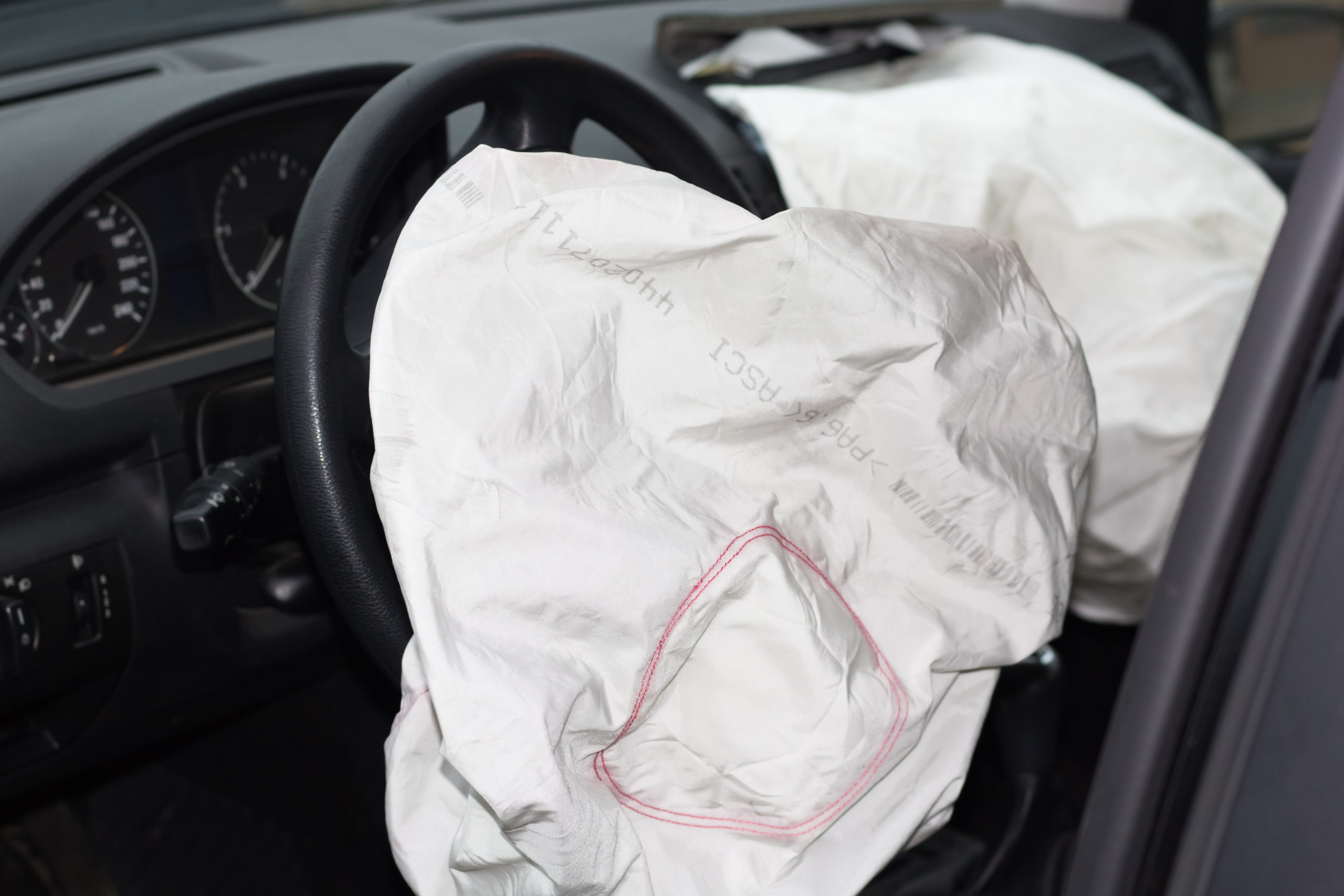 why don't airbags always deploy after a car accident?